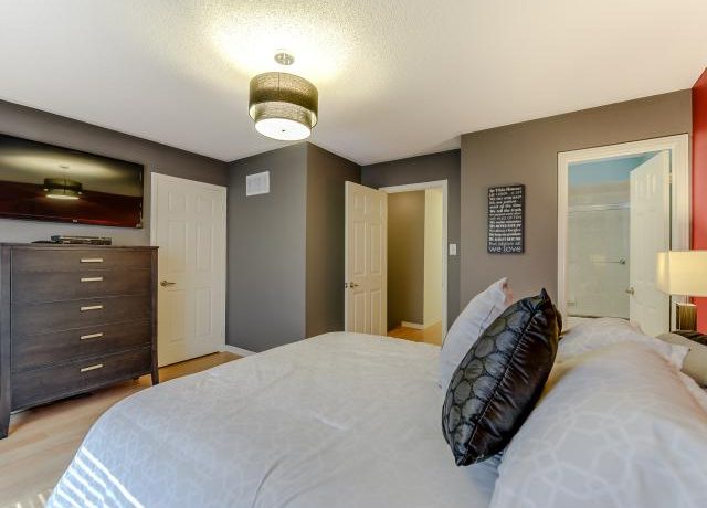 25_1rstbedroom4