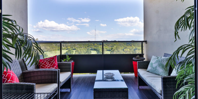 40_Balcony