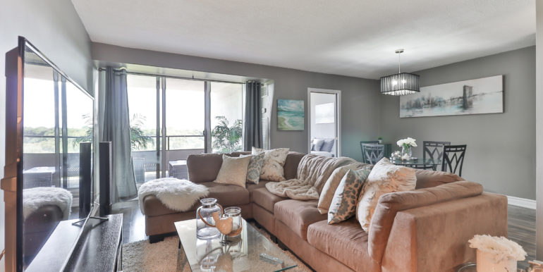 7_Living Room