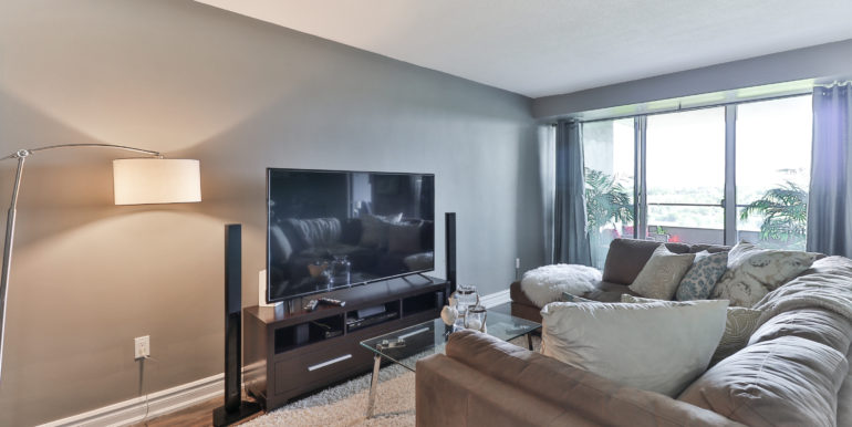 8_Living Room
