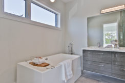 039_Master Ensuite