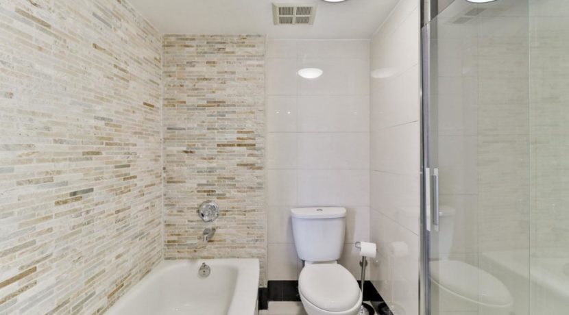 36_bathroom