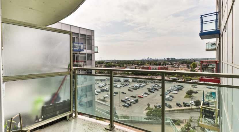 32_Balcony