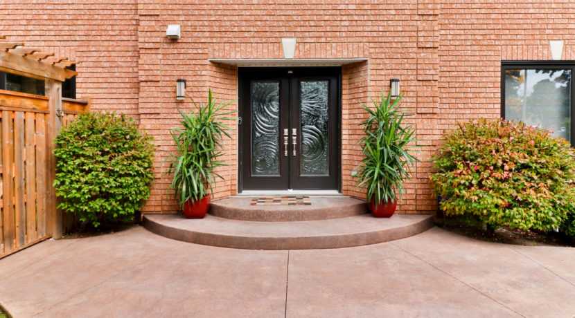 009_Exterior Front