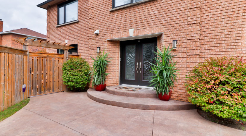 010_Exterior Front