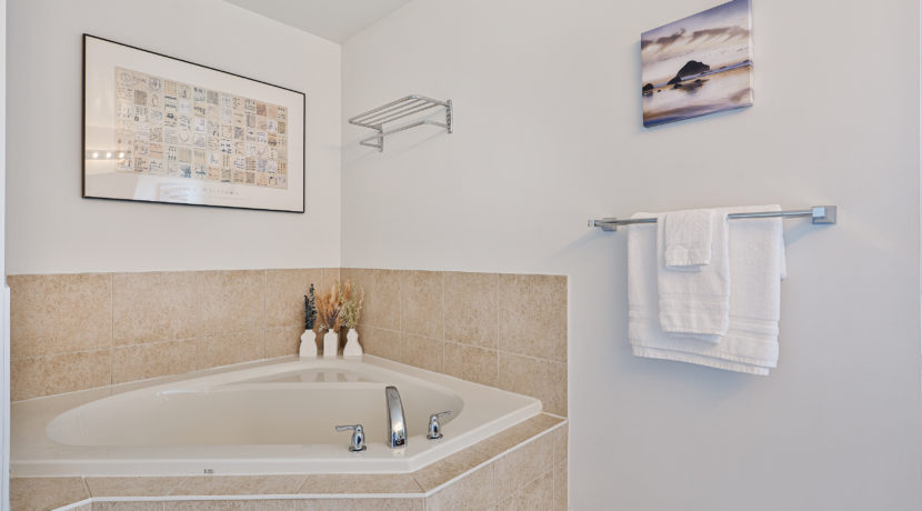 027_Second Bathroom